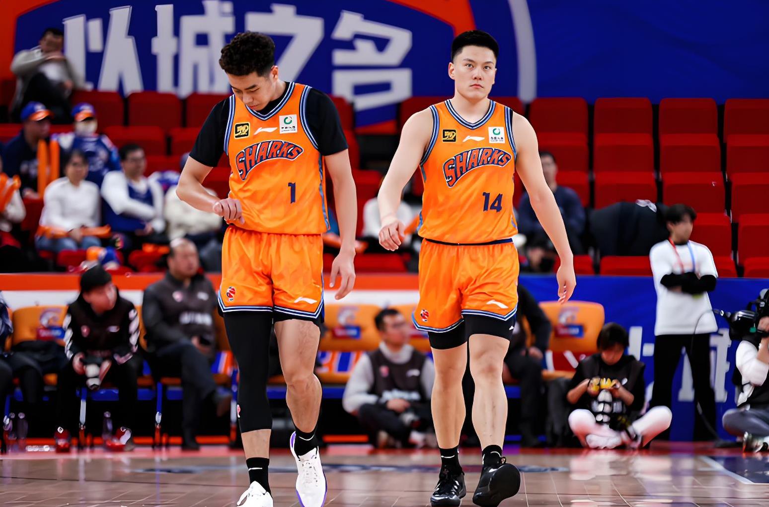 包含CBA季后赛赛前再迎强敌，广东宏远内部沟通，主帅态度：质疑声仍在，球队文化再被提及的词条