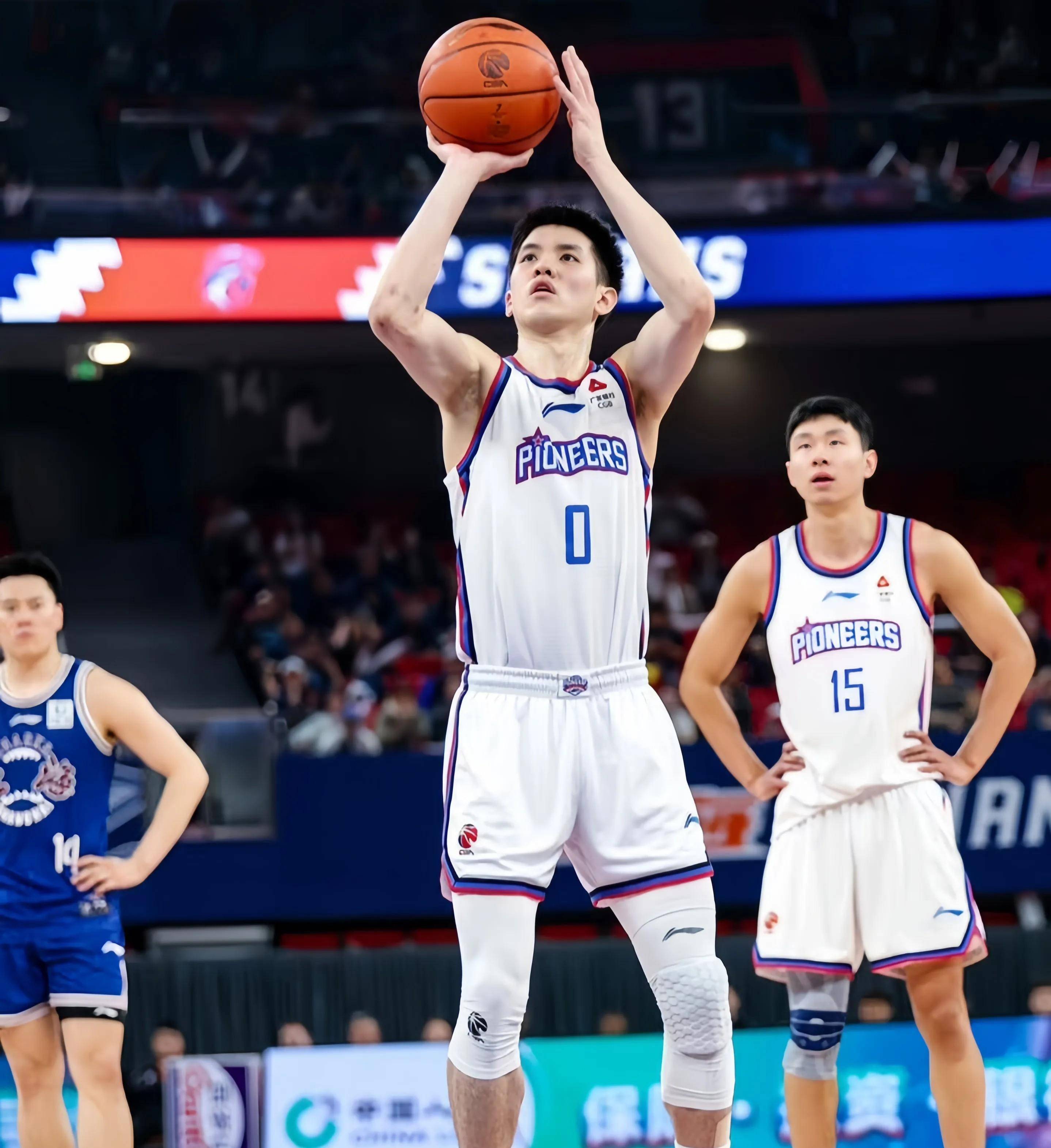 包含CBA季后赛赛前再迎强敌，广东宏远内部沟通，主帅态度：质疑声仍在，球队文化再被提及的词条