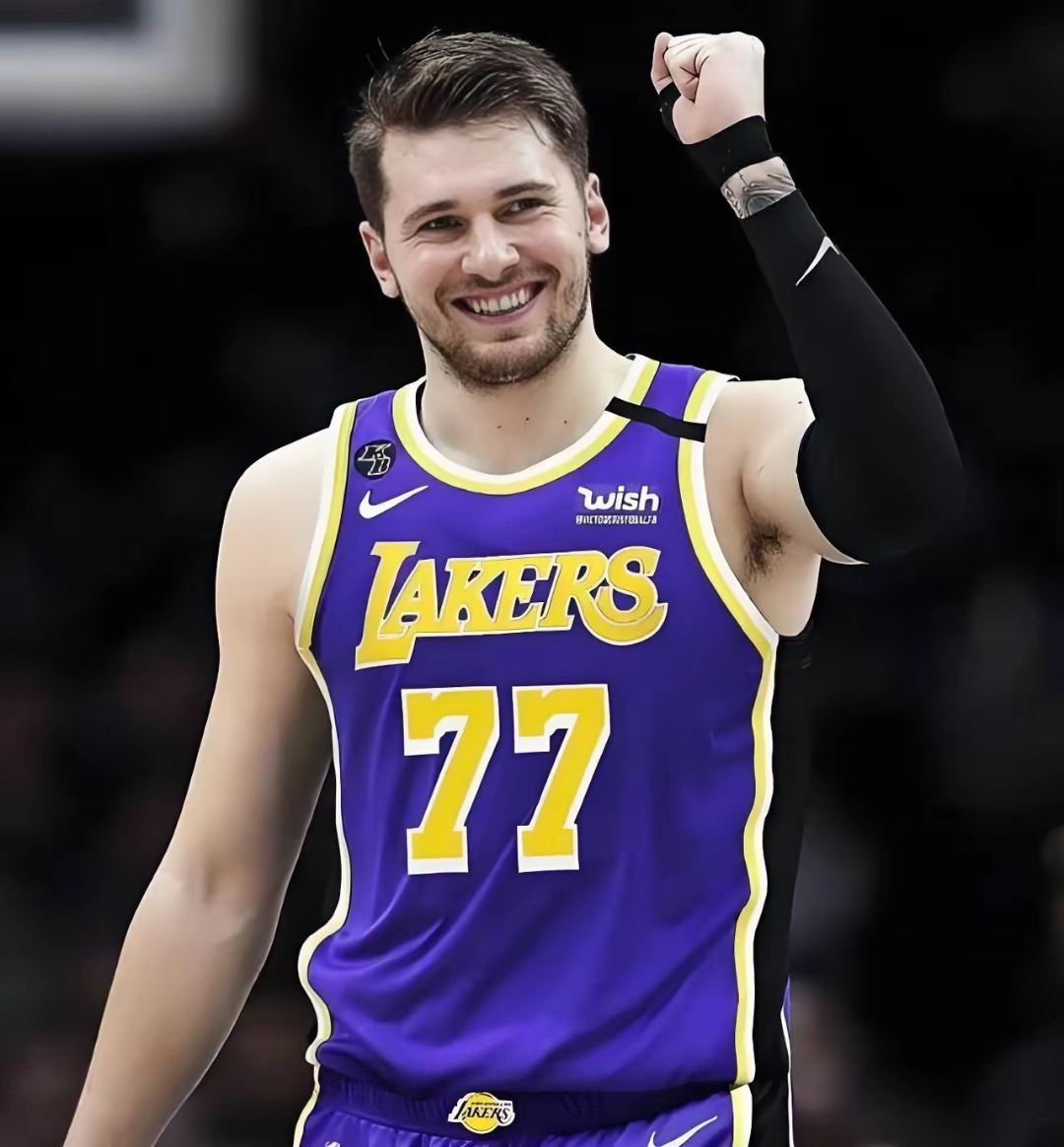 NG关于这也行？东契奇在篮网比赛中赛事规则更新窗口期夏洛特黄蜂调整名单以备中超，芝加哥公牛今夜官宣签约的信息